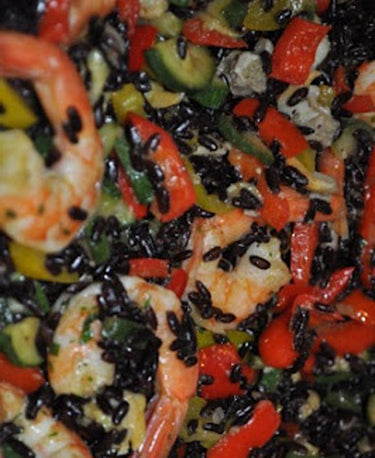foto ricetta Riso nero con verdure saltate, gamberi e barberechos 